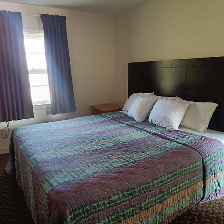 Town & Country Inn Сийконк Екстериор снимка