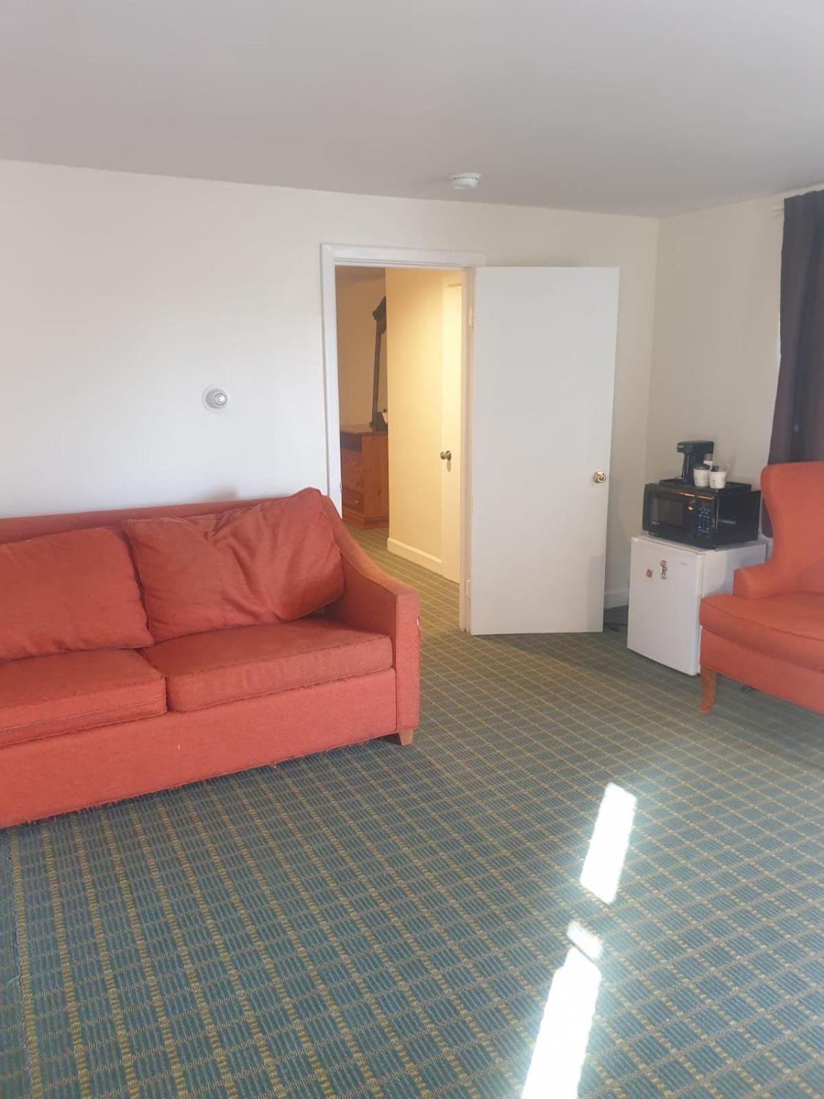Town & Country Inn Сийконк Екстериор снимка