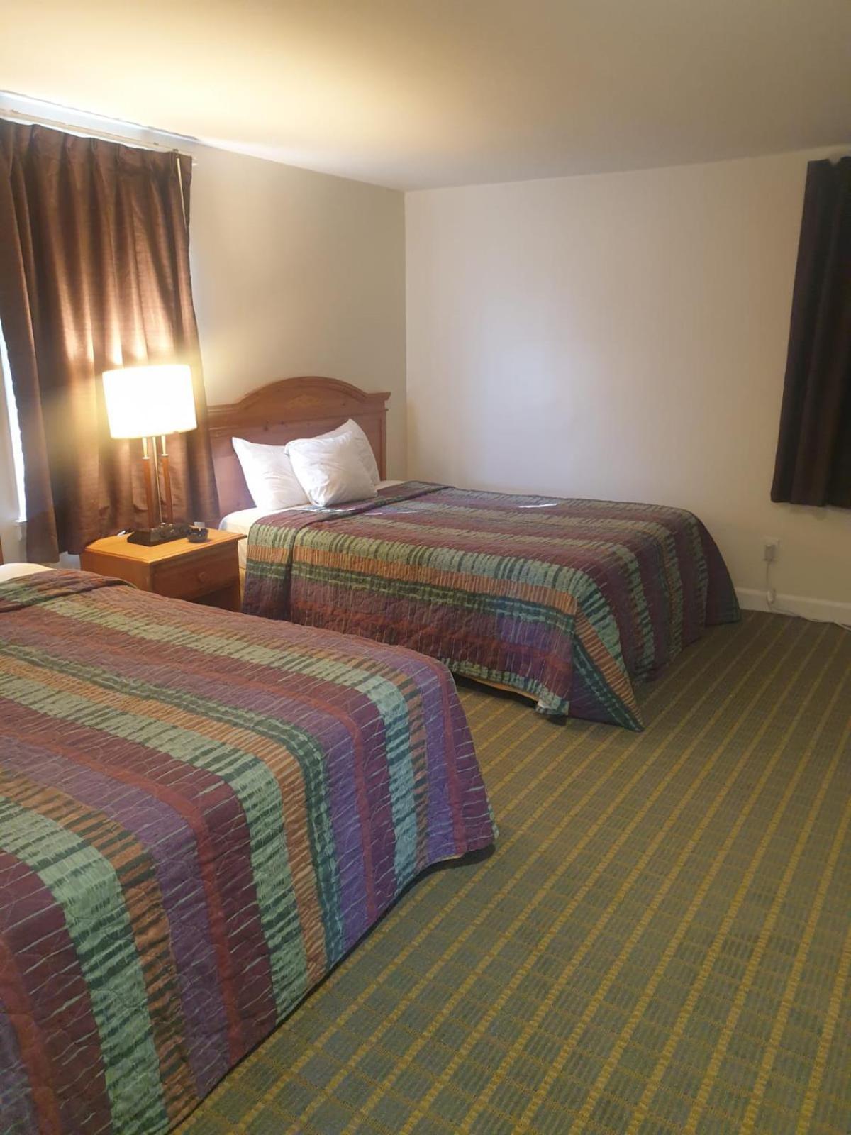 Town & Country Inn Сийконк Екстериор снимка