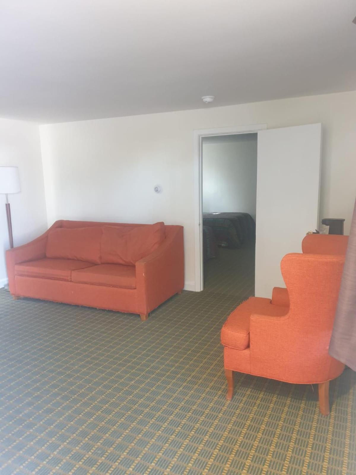 Town & Country Inn Сийконк Екстериор снимка