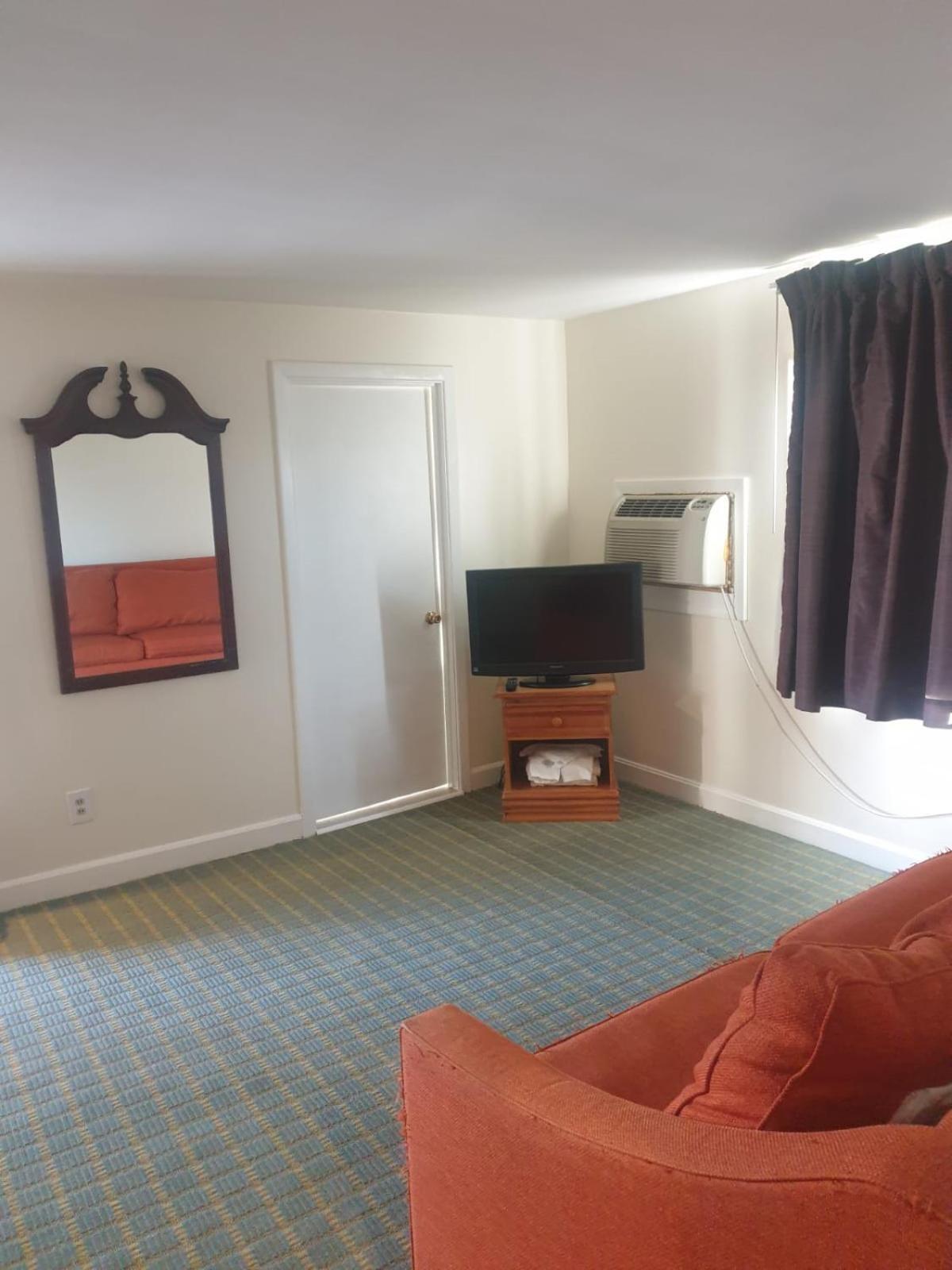 Town & Country Inn Сийконк Екстериор снимка