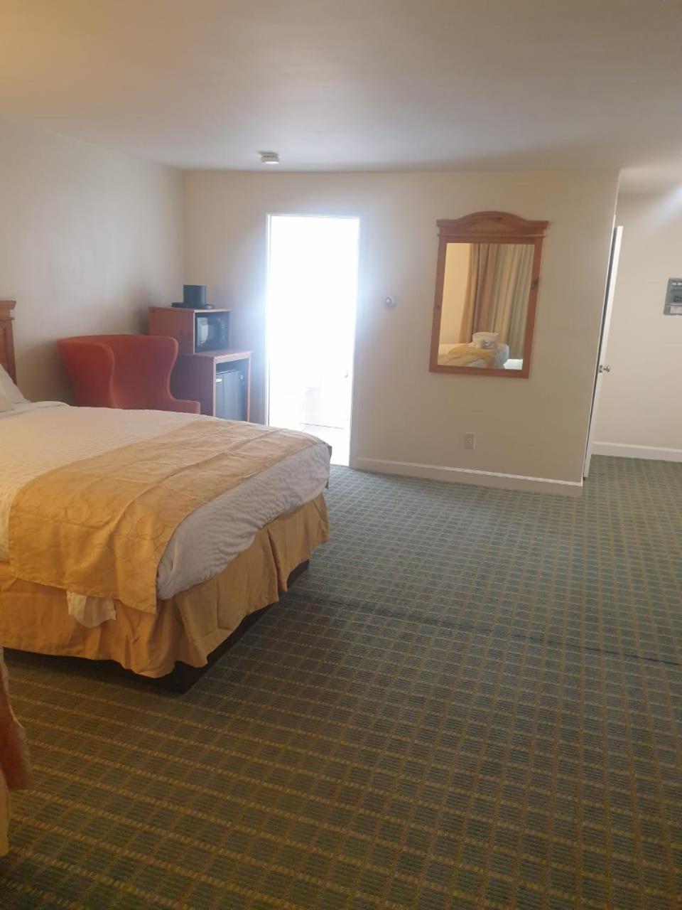 Town & Country Inn Сийконк Екстериор снимка