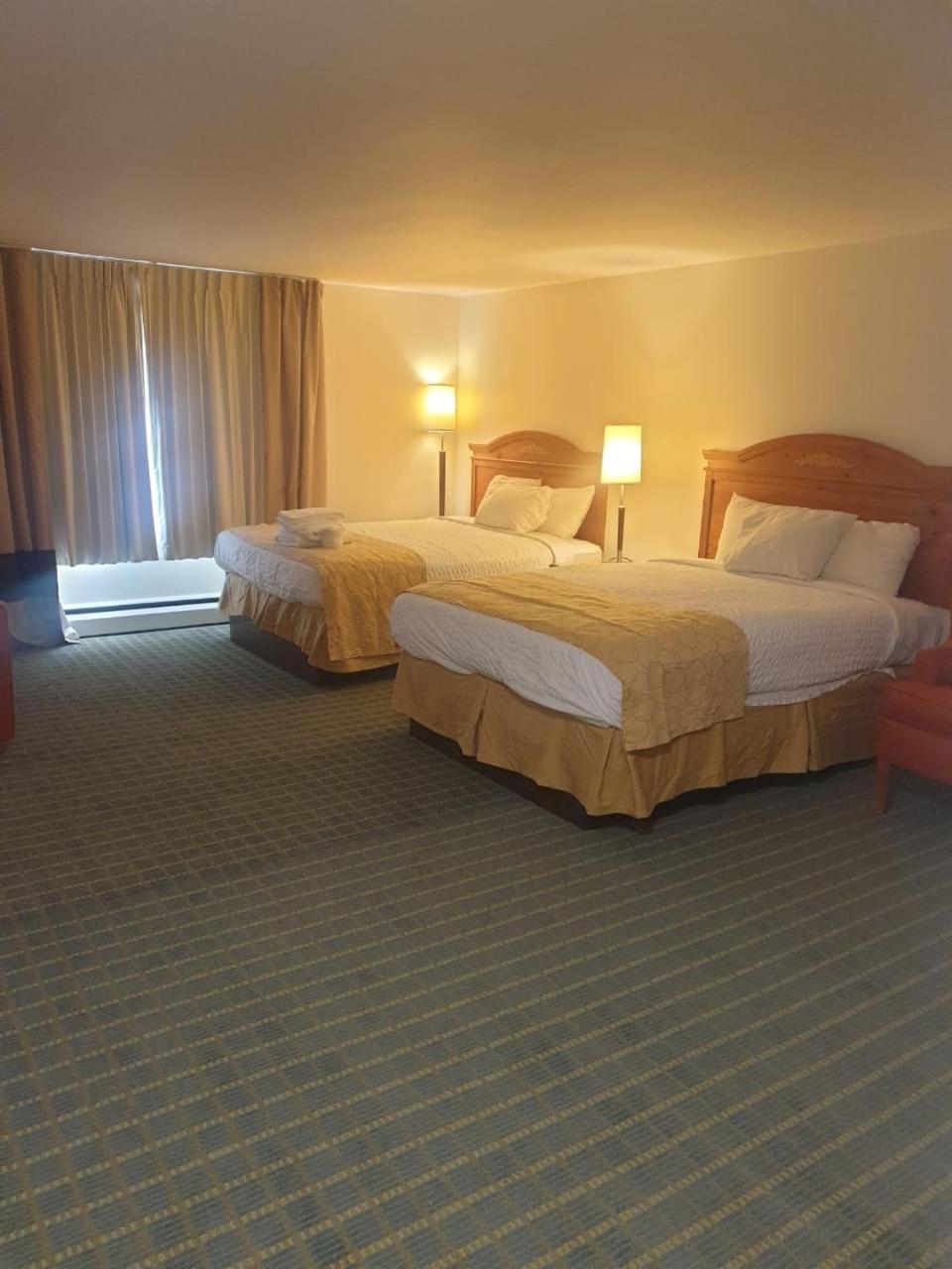 Town & Country Inn Сийконк Екстериор снимка