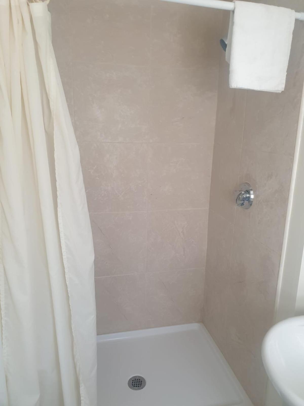 Town & Country Inn Сийконк Екстериор снимка